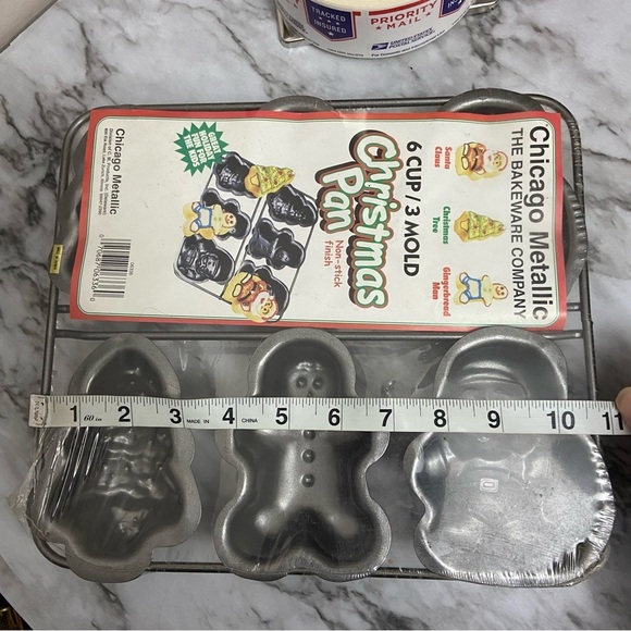 Vintage Christmas Cake Cookie Pan Mold Chicago Metallic Bakeware - Picture 4 of 5